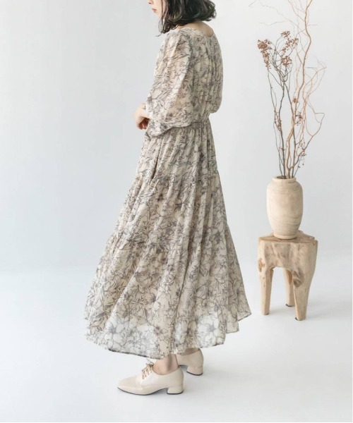 RANDA(ランダ)の「フラワープリントワンピース(ワンピース・レディース・ブラック/ベージュ/ピンク・1/0)」の4枚目の写真