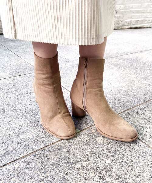 OPAQUE.CLIP（オペークドットクリップ）の「◆スクエアトゥ円柱ヒールショートブーツ（ブーツ・レディース・ベージュ系6/ホワイト/ブラック系6・03/02）」の6枚目の写真