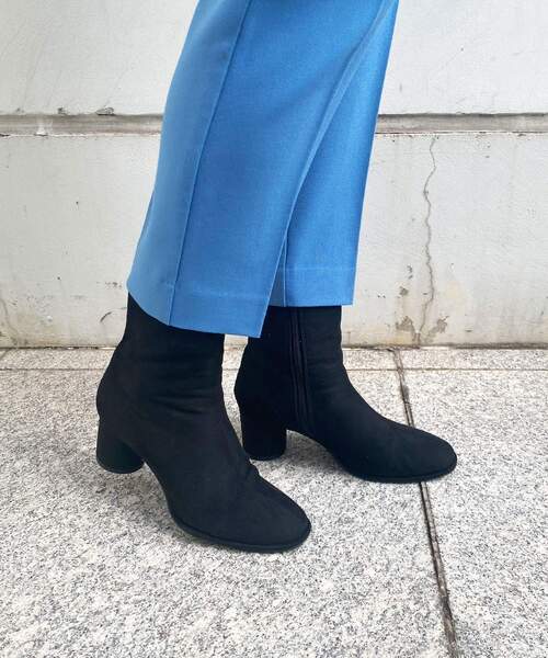 OPAQUE.CLIP（オペークドットクリップ）の「◆スクエアトゥ円柱ヒールショートブーツ（ブーツ・レディース・ベージュ系6/ホワイト/ブラック系6・03/02）」の2枚目の写真