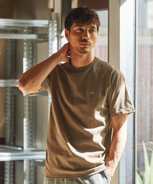 VANS(バンズ)の「VANS MN オフ・ザ・ウォール・カラー・マルチプライヤー SS VN0A4S2A1LE(Tシャツ/カットソー・メンズ・ダークオリーブ/ピンクベージュ・M/L/S/XL/XXL)」の4枚目の写真