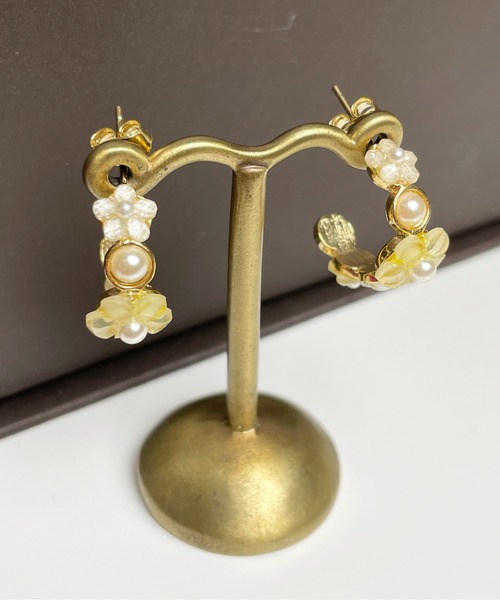 StyleSea(スタイルシー)の「フラワーリングピアス(ピアス(両耳用)・レディース・ベージュ/イエロー/ブルー/グリーン/ラベンダー・FREE)」の5枚目の写真