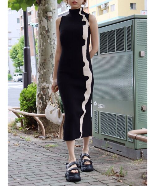 EVRIS（エヴリス）の「プラットフォームベルトサンダル（サンダル・レディース・ホワイト/ブラック・SMALL/MEDIUM/LARGE）」の21枚目の写真