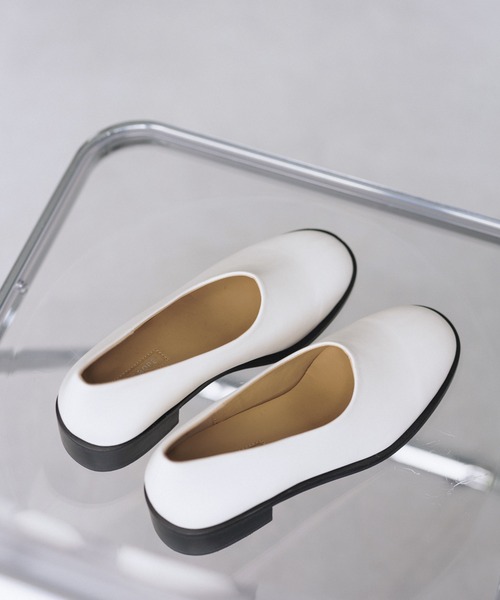 ADAM ET ROPE'（アダムエロペ）の「マニッシュパンプス（パンプス・レディース・ホワイト/ブラック・23.0cm/23.5cm/24.0cm/24.5cm）」の2枚目の写真