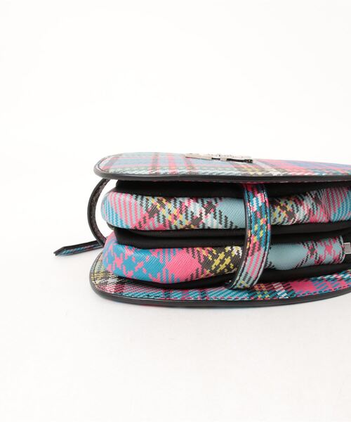 Vivienne Westwood(ヴィヴィアンウエストウッド)の「4304006M-S000V-LALOUISE HEART CROSSBODY(ボディバッグ/ウエストポーチ・レディース・チェック・FREE)」の3枚目の写真