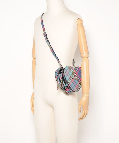 Vivienne Westwood(ヴィヴィアンウエストウッド)の「4304006M-S000V-LALOUISE HEART CROSSBODY(ボディバッグ/ウエストポーチ・レディース・チェック・FREE)」の5枚目の写真