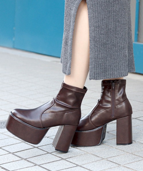 LOVEHUNTER(ラブハンター)の「+10.5cm 軽量厚底 スクエアトゥ ボリュームソール 太ヒール ストレッチブーツ(ブーツ・レディース・ブラック系1/ダークブラウン系1/ダークブラウン系2/アイボリー系2/ブラック系3/アイボリー系1/ブラック系2/ブラック系4/シルバー系2/シルバー系1・L/M/LL/S/SS/3L)」の11枚目の写真