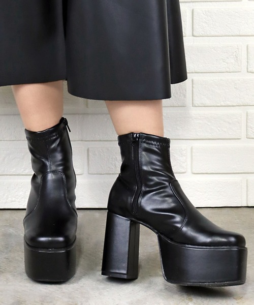 LOVEHUNTER(ラブハンター)の「+10.5cm 軽量厚底 スクエアトゥ ボリュームソール 太ヒール ストレッチブーツ(ブーツ・レディース・ブラック系1/ダークブラウン系1/ダークブラウン系2/アイボリー系2/ブラック系3/アイボリー系1/ブラック系2/ブラック系4/シルバー系2/シルバー系1・L/M/LL/S/SS/3L)」の17枚目の写真