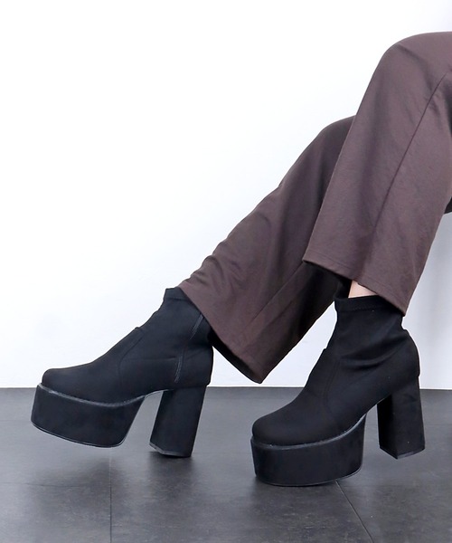 LOVEHUNTER(ラブハンター)の「+10.5cm 軽量厚底 スクエアトゥ ボリュームソール 太ヒール ストレッチブーツ(ブーツ・レディース・ブラック系1/ダークブラウン系1/ダークブラウン系2/アイボリー系2/ブラック系3/アイボリー系1/ブラック系2/ブラック系4/シルバー系2/シルバー系1・L/M/LL/S/SS/3L)」の18枚目の写真