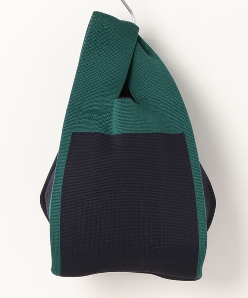 HIKA（ヒカ）の「【HIKA】総柄マルシェ型 BAG（ハンドバッグ・レディース・ブラック×ホワイト/マルチ/アニマル/ホワイト×ブラック/ブラック系その他2/ブラック系その他/グリーン系その他/その他3/その他/その他1/その他2/グリーン系その他2/パープル系その他・FREE）」の6枚目の写真