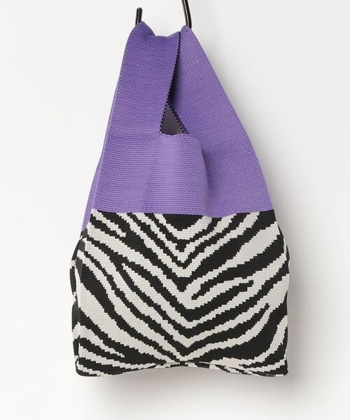 HIKA（ヒカ）の「【HIKA】総柄マルシェ型 BAG（ハンドバッグ・レディース・ブラック×ホワイト/マルチ/アニマル/ホワイト×ブラック/ブラック系その他2/ブラック系その他/グリーン系その他/その他3/その他/その他1/その他2/グリーン系その他2/パープル系その他・FREE）」の8枚目の写真