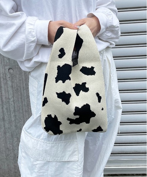 HIKA（ヒカ）の「【HIKA】総柄マルシェ型 BAG（ハンドバッグ・レディース・ブラック×ホワイト/マルチ/アニマル/ホワイト×ブラック/ブラック系その他2/ブラック系その他/グリーン系その他/その他3/その他/その他1/その他2/グリーン系その他2/パープル系その他・FREE）」の13枚目の写真