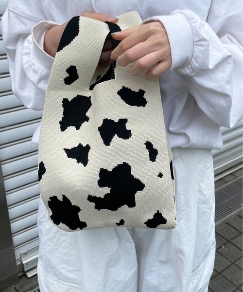 HIKA（ヒカ）の「【HIKA】総柄マルシェ型 BAG（ハンドバッグ・レディース・ブラック×ホワイト/マルチ/アニマル/ホワイト×ブラック/ブラック系その他2/ブラック系その他/グリーン系その他/その他3/その他/その他1/その他2/グリーン系その他2/パープル系その他・FREE）」の21枚目の写真