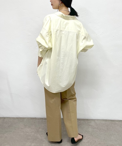 SHENERY（シーナリー）の「コットンビッグシャツ（シャツ/ブラウス・レディース・ピンク/イエロー/オフホワイト/ベージュ・FREE）」の5枚目の写真