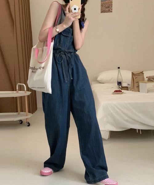 DAY CLOSET(デイ クローゼット)の「レディース ワイドデニムウエストマークオーバーオールサロペット(サロペット/オーバーオール・レディース・ブルー/ブラック・M)」の7枚目の写真
