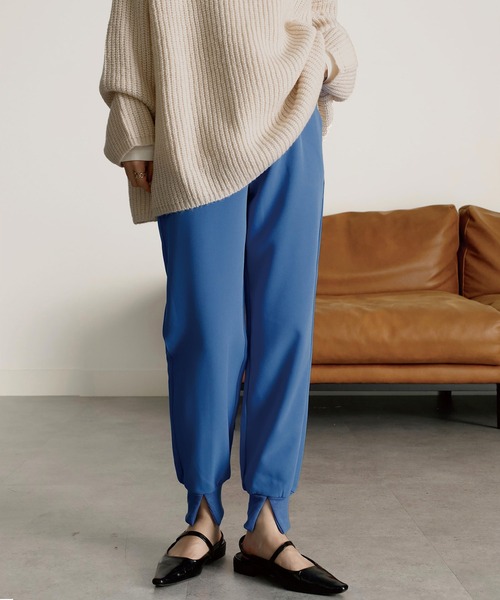 RANAN（ラナン）の「裏起毛裾スリットジョガーパンツ（その他パンツ・レディース・アイボリー/ブラック/ブルー/チャコール/ピンク・M/L/S/LL）」の4枚目の写真