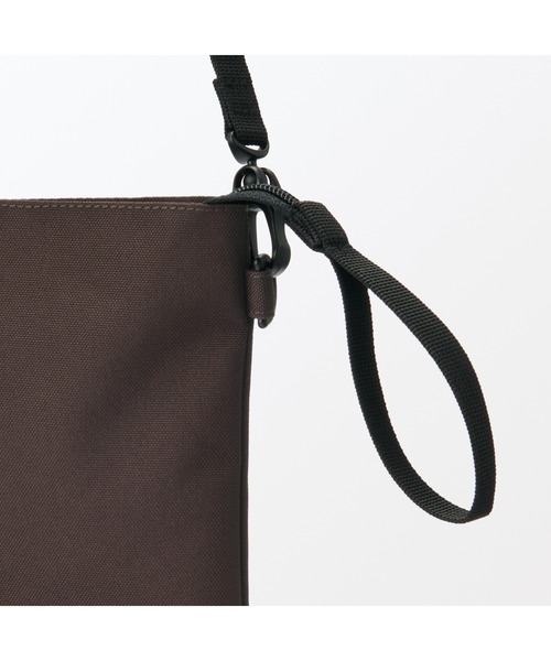 無印良品(ムジルシリョウヒン)の「ポーチとしても使える 撥水 サコッシュ(ショルダーバッグ・レディース・ブラック/ベージュ系1/ダークブラウン・FREE)」の16枚目の写真