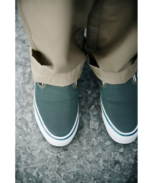 BEAMS(ビームス)の「VANS / TOKYO CRUISE スリッポン リイシュー 98 SP(スリッポン・メンズ・オリーブ/ネイビー・27.0cm/29.0cm/26.5cm/28.5cm/28.0cm/27.5cm/26.0cm)」の2枚目の写真