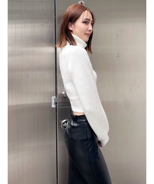 GYDA(ジェイダ)の「タートルネックショートニットトップス(ニット/セーター・レディース・オフホワイト/ブラック・FREE)」の6枚目の写真
