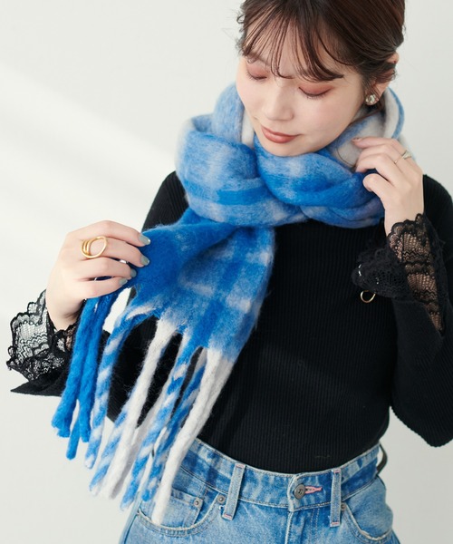 natural couture（ナチュラルクチュール）の「起毛フェイクウールチェックマフラー（ストール/ショール・レディース・オレンジ/グリーン/ブルー・FREE）」の2枚目の写真