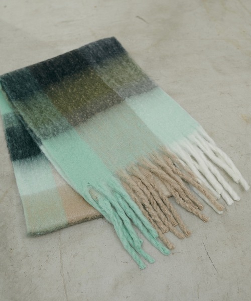 natural couture（ナチュラルクチュール）の「起毛フェイクウールチェックマフラー（ストール/ショール・レディース・オレンジ/グリーン/ブルー・FREE）」の6枚目の写真