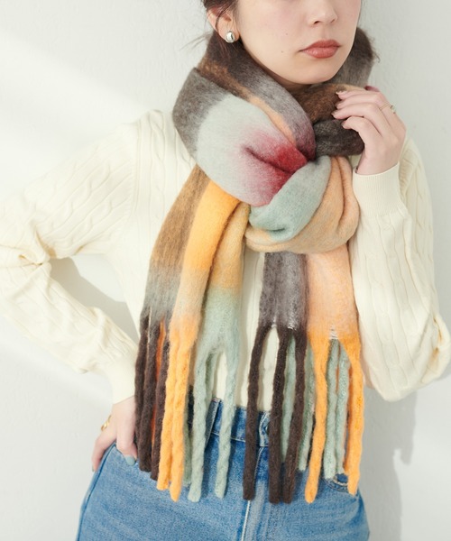 natural couture（ナチュラルクチュール）の「起毛フェイクウールチェックマフラー（ストール/ショール・レディース・オレンジ/グリーン/ブルー・FREE）」の11枚目の写真