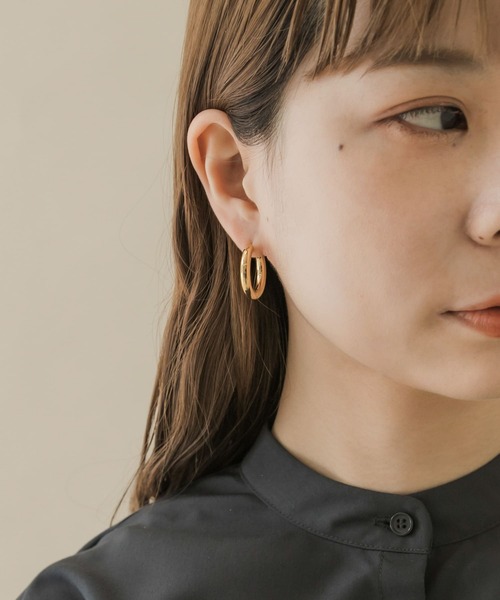 SMELLY（スメリー）の「サージカルステンレスワイドフープピアス（ピアス（両耳用）・レディース・ゴールド/シルバー・-）」の10枚目の写真