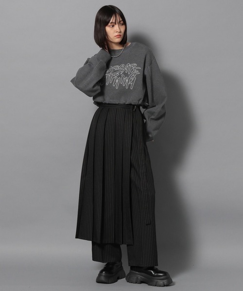 Anui(アニュイ)の「【UNISEX】フレームロゴドロストスウェット(スウェット・レディース・ブラック系/グレー・SMALL/MEDIUM)」の6枚目の写真