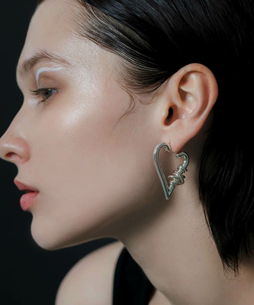 LAPUIS(ラピュイ)の「【LAPUIS】コイルハートフープピアス 234-220101(ピアス(両耳用)・レディース・ゴールド/マルチ/シルバー・FREE)」の3枚目の写真