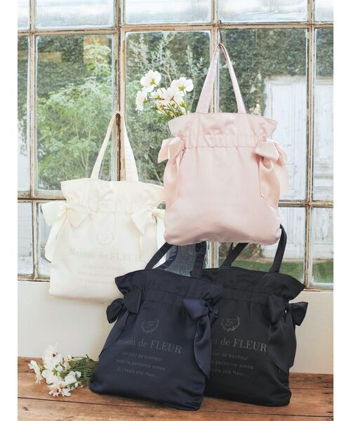Maison de FLEUR(メゾンドフルール)の「ダブルリボンギャザートートバッグ(トートバッグ・レディース・ピンクベージュ/ブラック/アイボリー/ネイビー・FREE)」の14枚目の写真