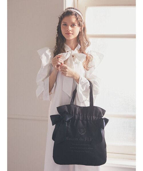 Maison de FLEUR(メゾンドフルール)の「ダブルリボンギャザートートバッグ(トートバッグ・レディース・ピンクベージュ/ブラック/アイボリー/ネイビー・FREE)」の18枚目の写真