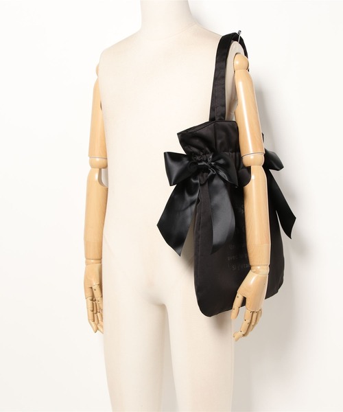 Maison de FLEUR(メゾンドフルール)の「ダブルリボンギャザートートバッグ(トートバッグ・レディース・ピンクベージュ/ブラック/アイボリー/ネイビー・FREE)」の13枚目の写真