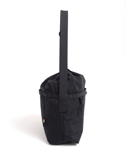 Arnold Palmer（アーノルドパーマー）の「ドローコード シェア ショルダｰバッグ（ショルダーバッグ・レディース・ブラック/カーキ・F）」の11枚目の写真