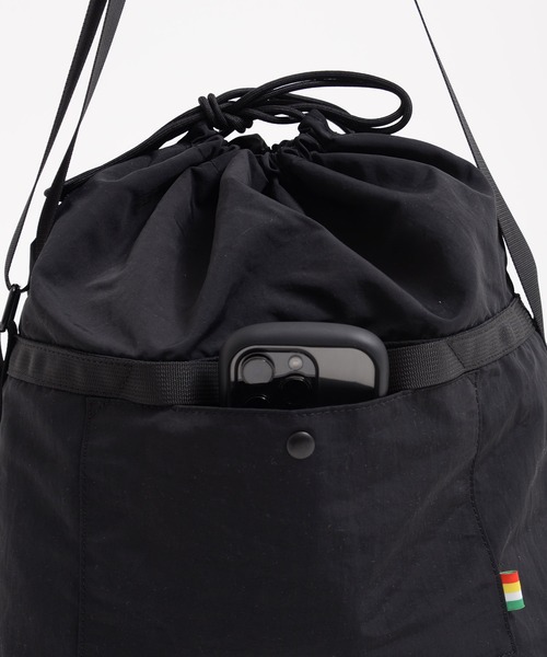 Arnold Palmer（アーノルドパーマー）の「ドローコード シェア ショルダｰバッグ（ショルダーバッグ・レディース・ブラック/カーキ・F）」の7枚目の写真