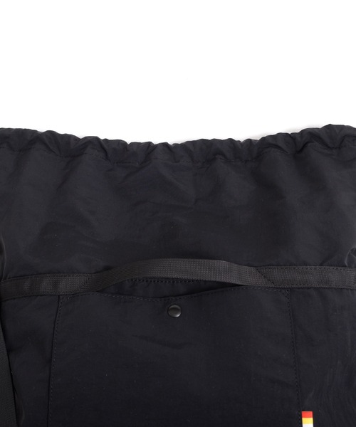 Arnold Palmer（アーノルドパーマー）の「ドローコード シェア ショルダｰバッグ（ショルダーバッグ・レディース・ブラック/カーキ・F）」の4枚目の写真