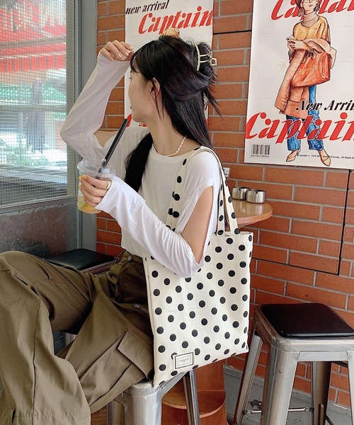 Mignonjour(ミニョンジュール)の「Mignonjour/ドット柄トートバッグ M2311(トートバッグ・レディース・ホワイト/ブラック・FREE)」の4枚目の写真