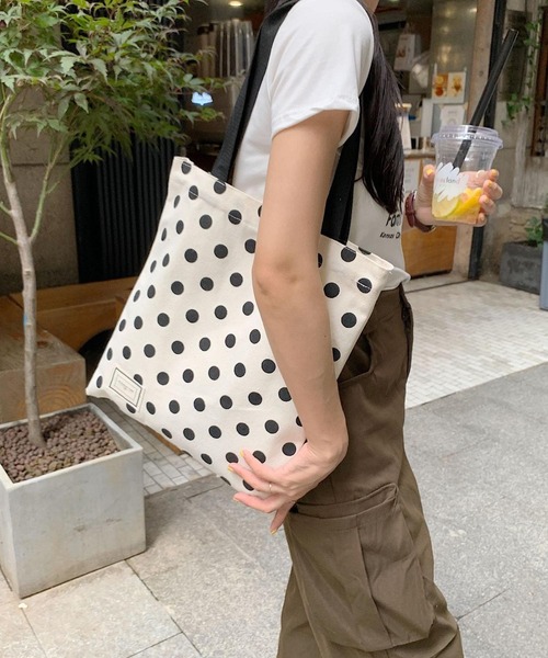 Mignonjour(ミニョンジュール)の「Mignonjour/ドット柄トートバッグ M2311(トートバッグ・レディース・ホワイト/ブラック・FREE)」の6枚目の写真