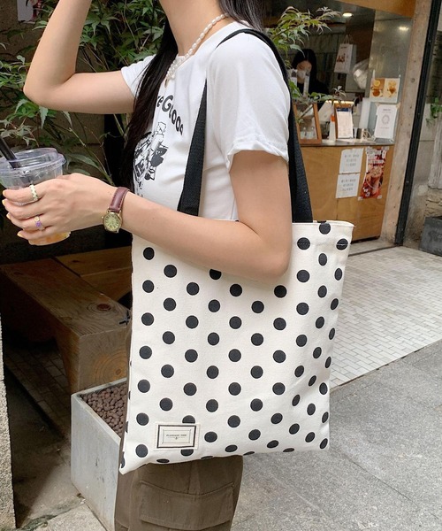 Mignonjour(ミニョンジュール)の「Mignonjour/ドット柄トートバッグ M2311(トートバッグ・レディース・ホワイト/ブラック・FREE)」の7枚目の写真