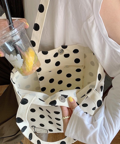 Mignonjour(ミニョンジュール)の「Mignonjour/ドット柄トートバッグ M2311(トートバッグ・レディース・ホワイト/ブラック・FREE)」の8枚目の写真