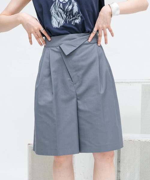 KBF(ケイビーエフ)の「デザインベルトハーフパンツ(その他パンツ・レディース・ブルー系その他/チャコールグレー・ONE)」の1枚目の写真