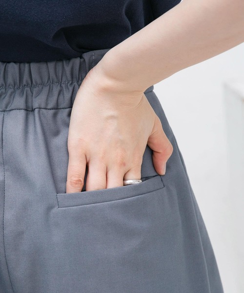 KBF(ケイビーエフ)の「デザインベルトハーフパンツ(その他パンツ・レディース・ブルー系その他/チャコールグレー・ONE)」の20枚目の写真