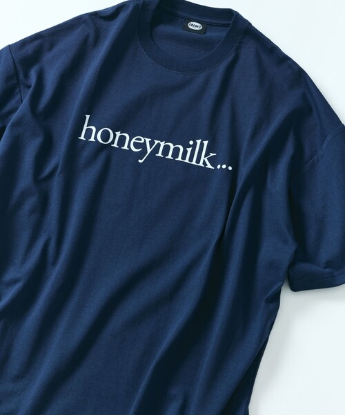 FREAK'S STORE（フリークスストア）の「限定展開 ビッグシルエット ロゴプリント クルーネック Tシャツ / honeymilk（Tシャツ/カットソー・メンズ・ネイビー/チャコールグレー/サックスブルー/ホワイト・SMALL/LARGE/MEDIUM）」の4枚目の写真