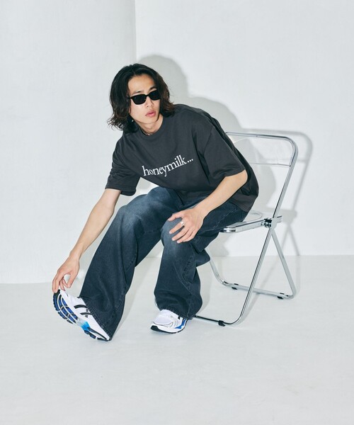 FREAK'S STORE（フリークスストア）の「限定展開 ビッグシルエット ロゴプリント クルーネック Tシャツ / honeymilk（Tシャツ/カットソー・メンズ・ネイビー/チャコールグレー/サックスブルー/ホワイト・SMALL/LARGE/MEDIUM）」の15枚目の写真