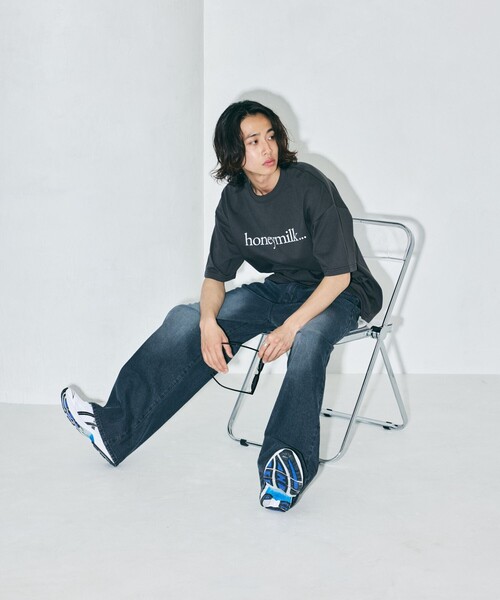 FREAK'S STORE（フリークスストア）の「限定展開 ビッグシルエット ロゴプリント クルーネック Tシャツ / honeymilk（Tシャツ/カットソー・メンズ・ネイビー/チャコールグレー/サックスブルー/ホワイト・SMALL/LARGE/MEDIUM）」の16枚目の写真
