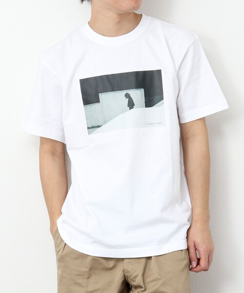 NOLLEY’S(ノーリーズ)の「Landscape with people T-shirts フォトプリントTシャツ(Tシャツ/カットソー・メンズ・オフホワイト/チャコールグレー/グレー/ブラック/ホワイト/キナリ・M/L/S)」の2枚目の写真
