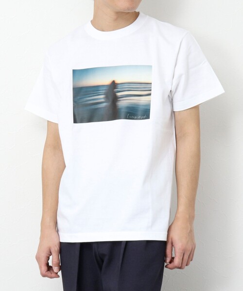 NOLLEY’S(ノーリーズ)の「Landscape with people T-shirts フォトプリントTシャツ(Tシャツ/カットソー・メンズ・オフホワイト/チャコールグレー/グレー/ブラック/ホワイト/キナリ・M/L/S)」の4枚目の写真