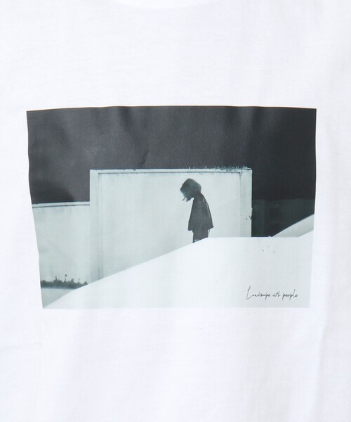 NOLLEY’S(ノーリーズ)の「Landscape with people T-shirts フォトプリントTシャツ(Tシャツ/カットソー・メンズ・オフホワイト/チャコールグレー/グレー/ブラック/ホワイト/キナリ・M/L/S)」の14枚目の写真