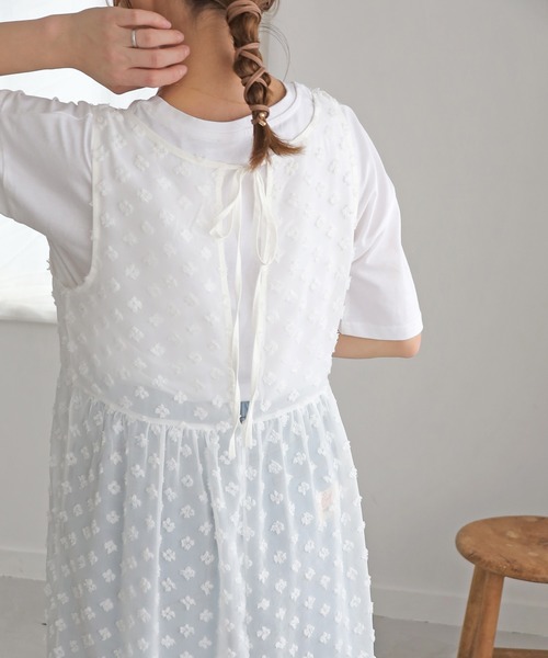 Crisp(クリスプ)の「【ZOZO限定】フラワージャカードシアーワンピース(ワンピース・レディース・ホワイト・FREE)」の4枚目の写真