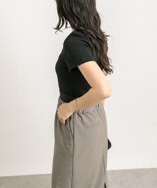 RIVE DROITE（リヴドロワ）の「MONN.:.(モン)/UネックTee（Tシャツ/カットソー・レディース・チャコールグレー/ブラック/ホワイト・FREE）」の17枚目の写真