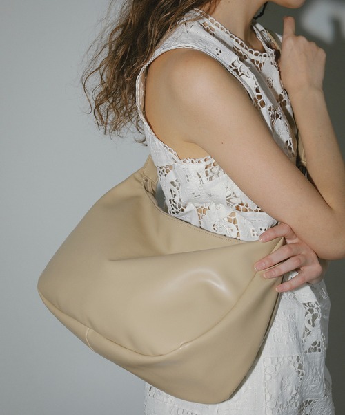 EFOLE（エフォル）の「【ZOZO限定】Round shoulder bag / ラウンド ショルダーバッグ（ショルダーバッグ・レディース・ブラック/ベージュ・FREE）」の12枚目の写真