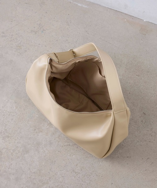 EFOLE（エフォル）の「【ZOZO限定】Round shoulder bag / ラウンド ショルダーバッグ（ショルダーバッグ・レディース・ブラック/ベージュ・FREE）」の7枚目の写真